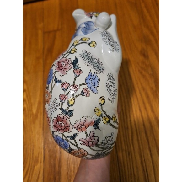 MCM Chinoiserie Ceramic White Sleeping Cat With Floral Accents Figurine by WBI - Picture 11 of 13
